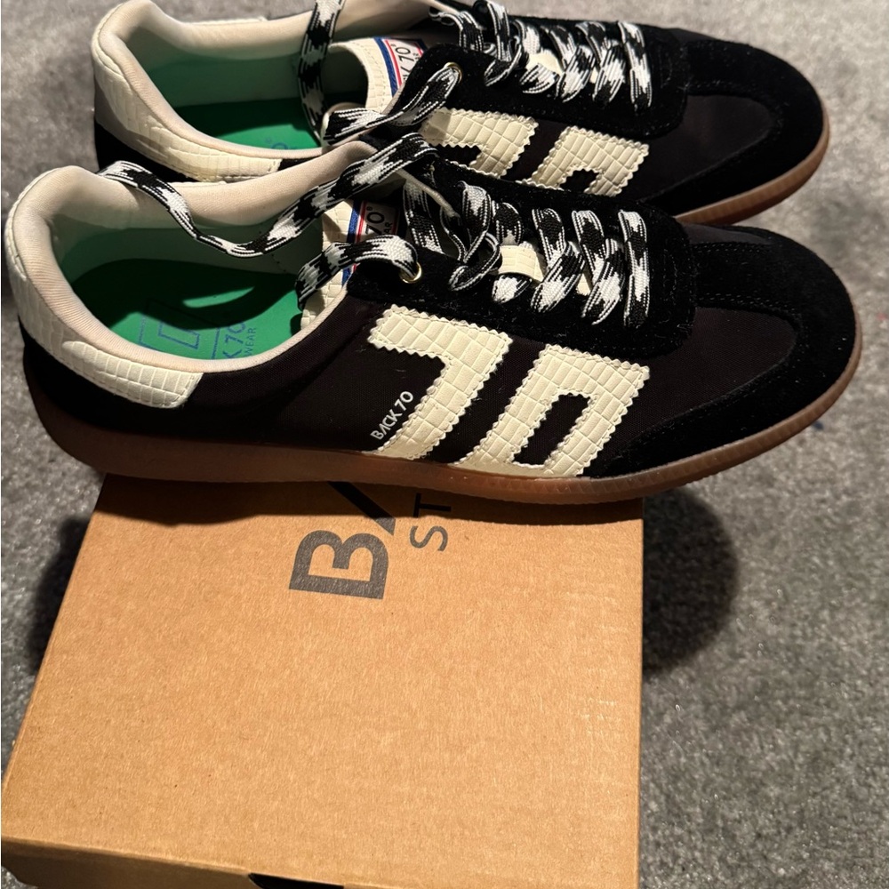Back 70 Women’s black and white Ghost sneakers